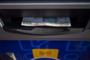 100 zł - pieniądze wypłacane z bankomatu