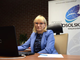 Starosta Nowosolski Iwona Brzozowska podczas spotkania on-line ze służbami wojewody