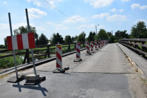 Most nad Obrzycą jest aktualnie remontowany