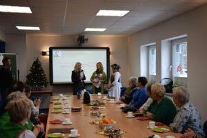 W drugim spotkaniu, które odbyło się  14 grudniu 2022 r. w Cottbus w Niemczech, wzięły udział osoby działające w środowisku kulturowym z Niemiec ze Szkoły Języka i Kultury Dolnych Łużyc oraz grupa śpiewacza z Konotopu