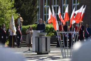 Jarosław Suski, przewodniczący Rady Powiatu Nowosolskiego wygłosił okolicznościowe przemówienie