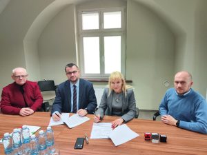 Przedstawiciele Powiatu Nowosolskiego podpisali umowę z PFRON
