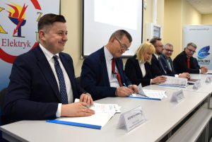 Przedstawiciele PIRE, UZ i Powiatu Nowosolskiego podspisali umowę partnerską
