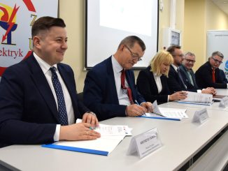 Przedstawiciele PIRE, UZ i Powiatu Nowosolskiego podspisali umowę partnerską